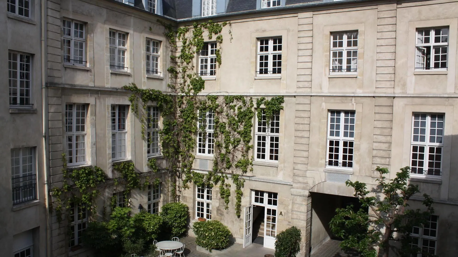 Mije Marais Hostel France